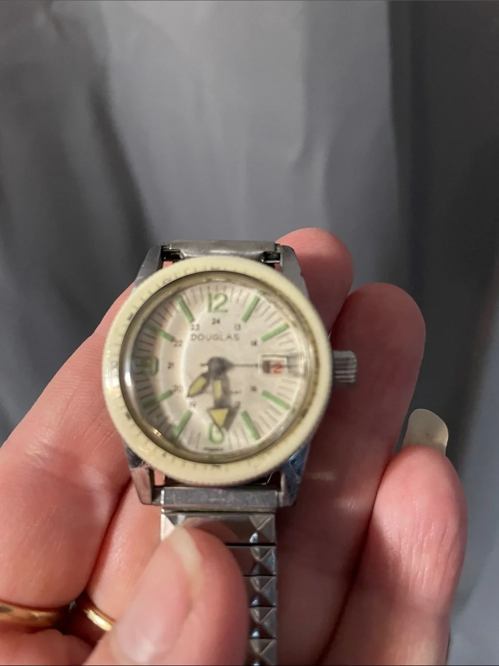 Douglas Vintage Skin Diver Mechanical Men's Silver-Tone Watch